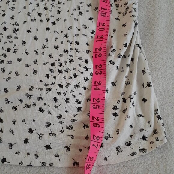 H&M Mama Women's Maternity Size S Short Flutter Sleeve V Neck White Floral Shirt - Picture 10 of 10